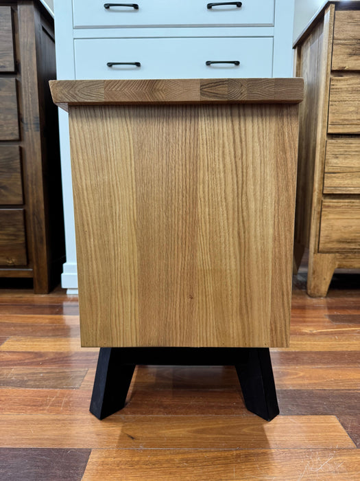 Ashland 2 Drw Bedside Table